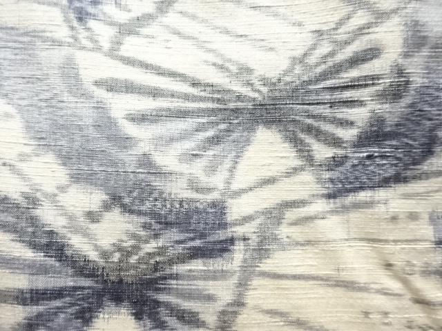  アンティーク　蝶模様織り出し手織り紬着物